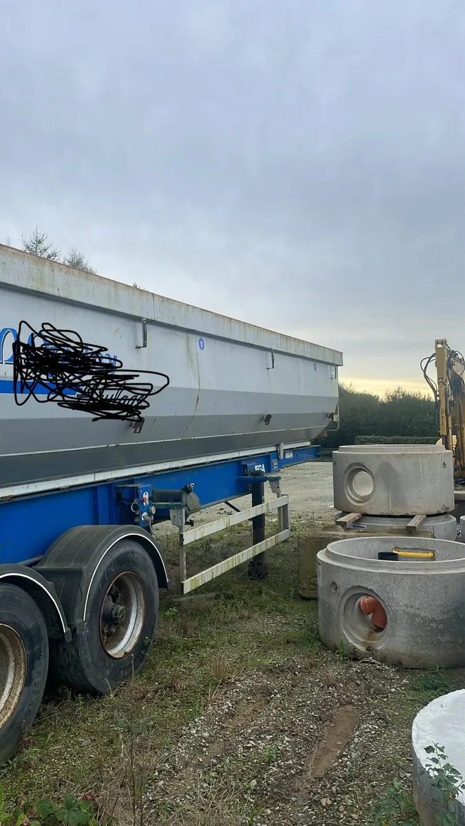 Tipping trailer - Image 1