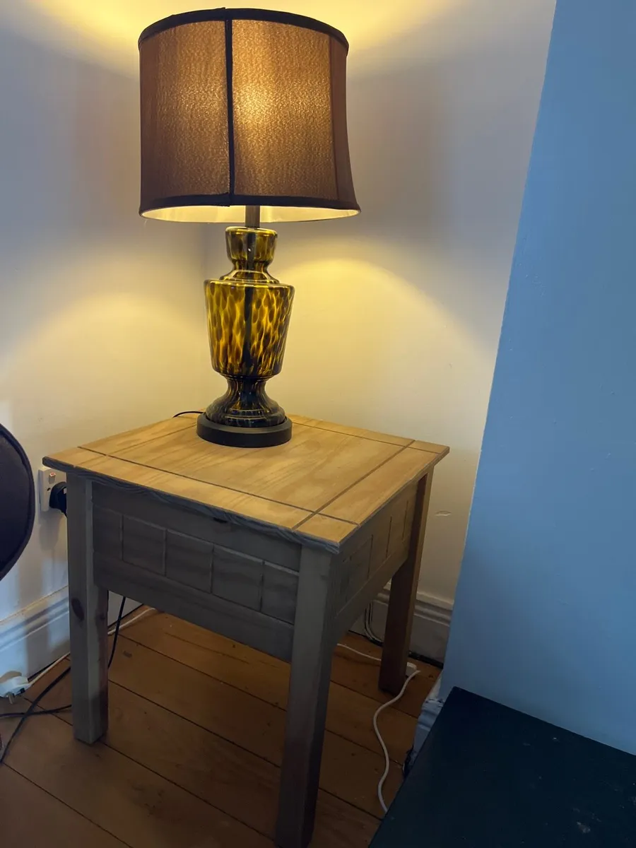 Side tables and lamps - Image 1