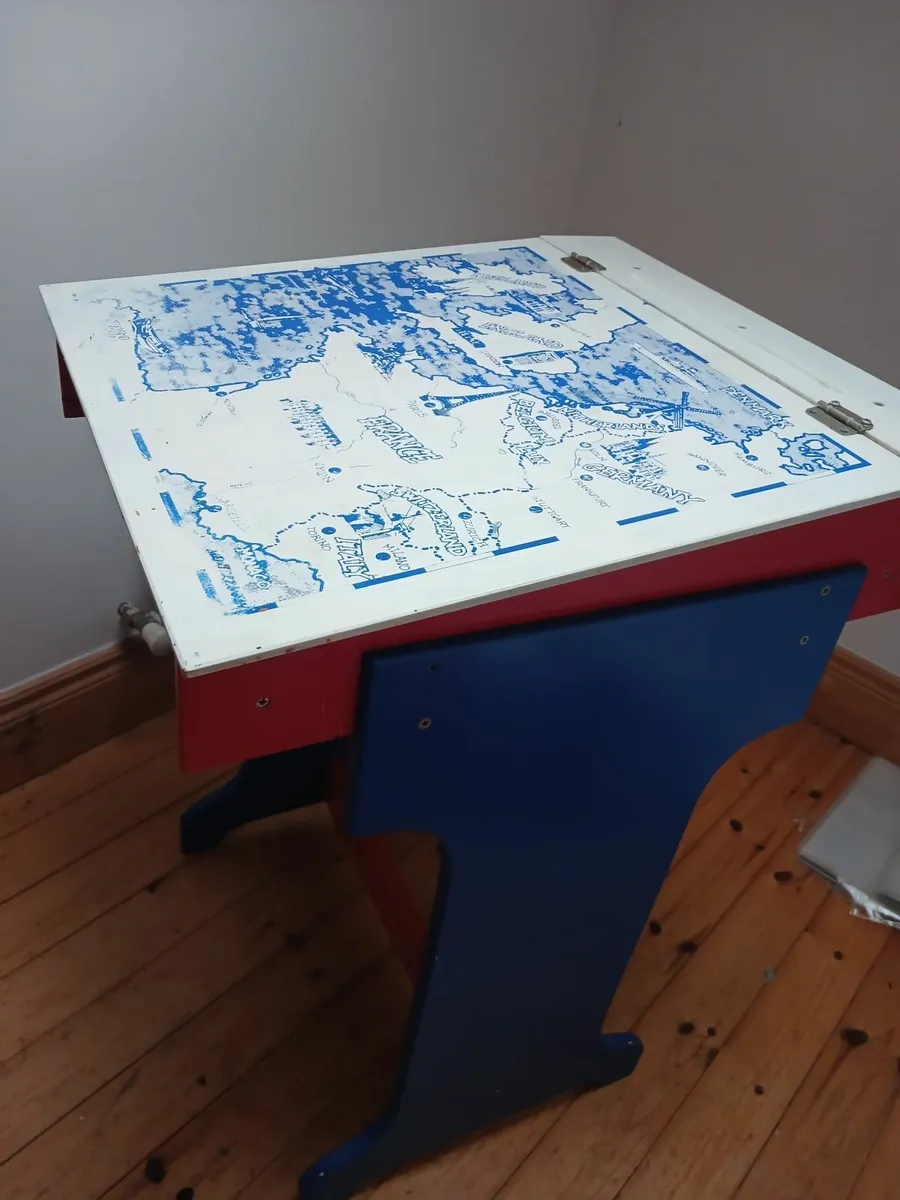 Children's desk - Image 2