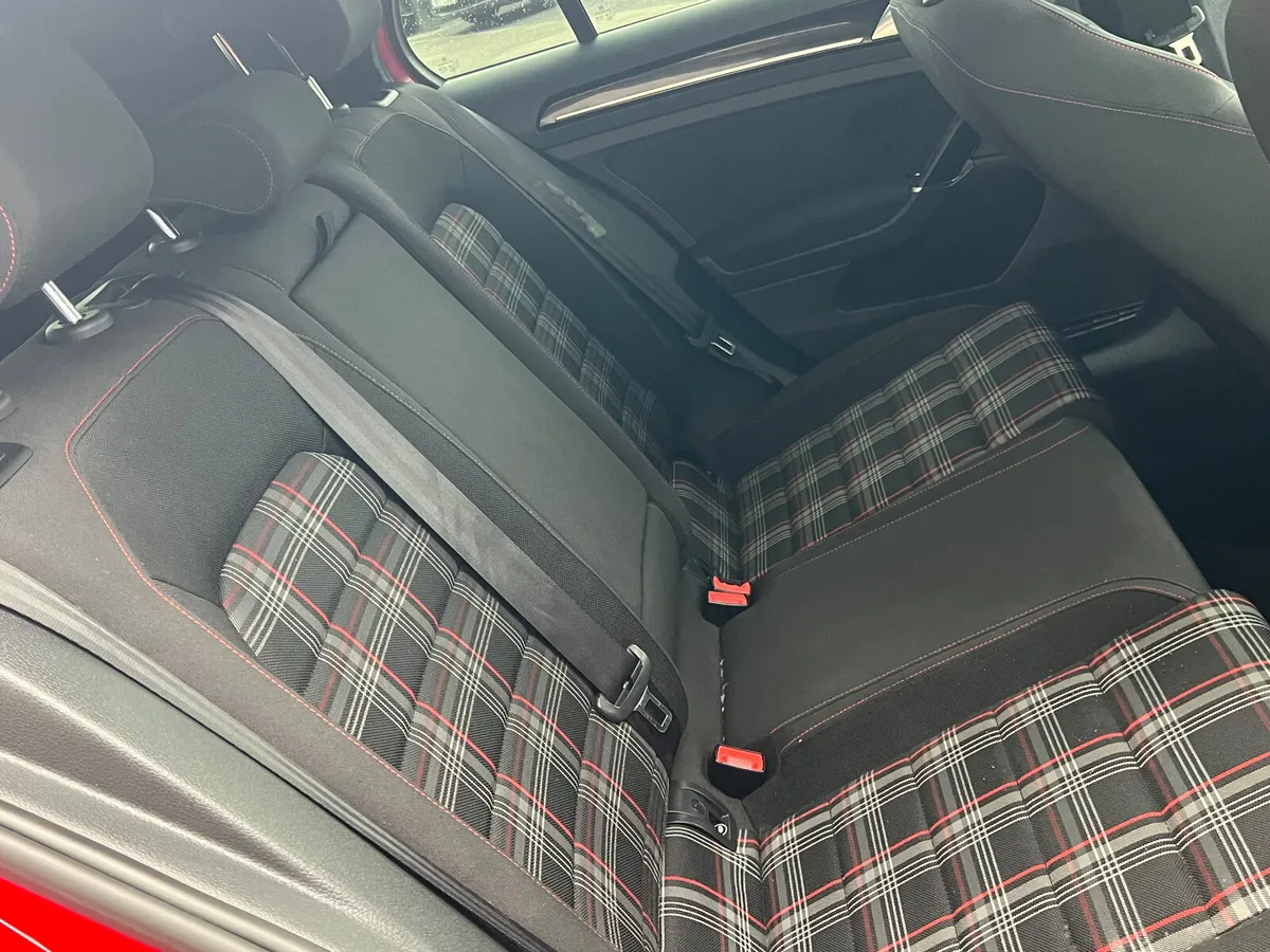 Volkswagen Golf GTI 2.0l TSI - Image 3