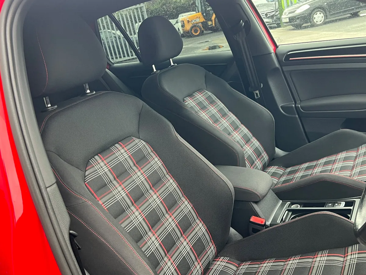 Volkswagen Golf GTI 2.0l TSI - Image 2