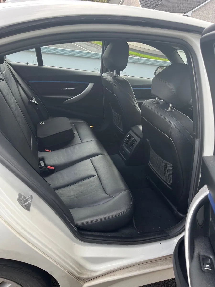 BMW 3-Series 2017 - Image 2