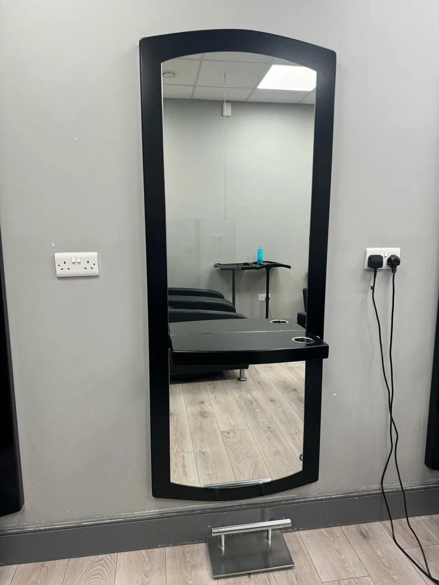 Hairdressing salon furniture - Image 1