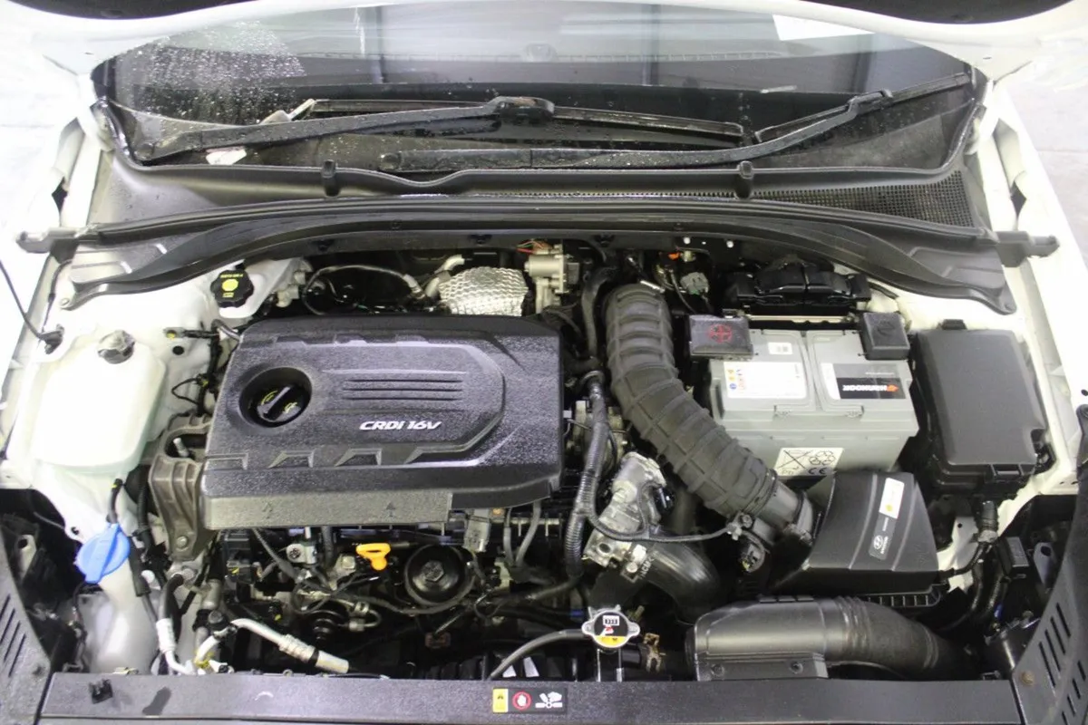 Hyundai i30 1.6 Diesel Deluxe Auto - Image 4