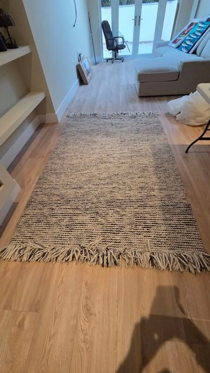 Large 100% wool rug - Image 2