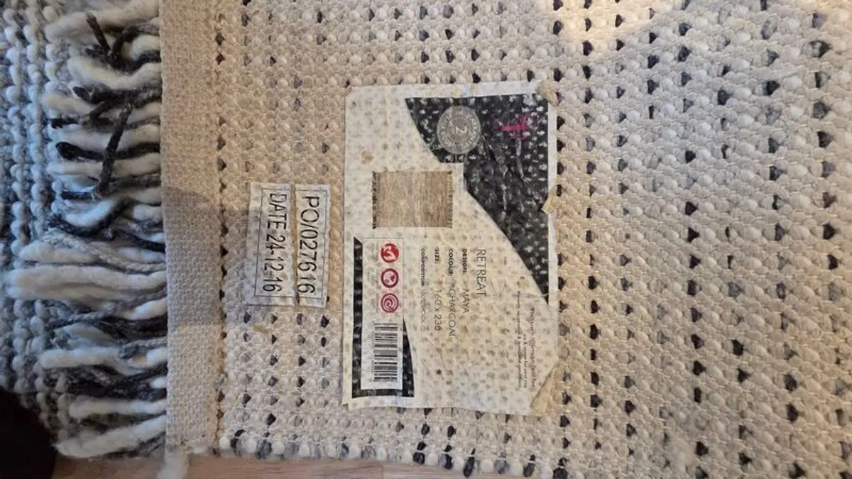 Large 100% wool rug - Image 4