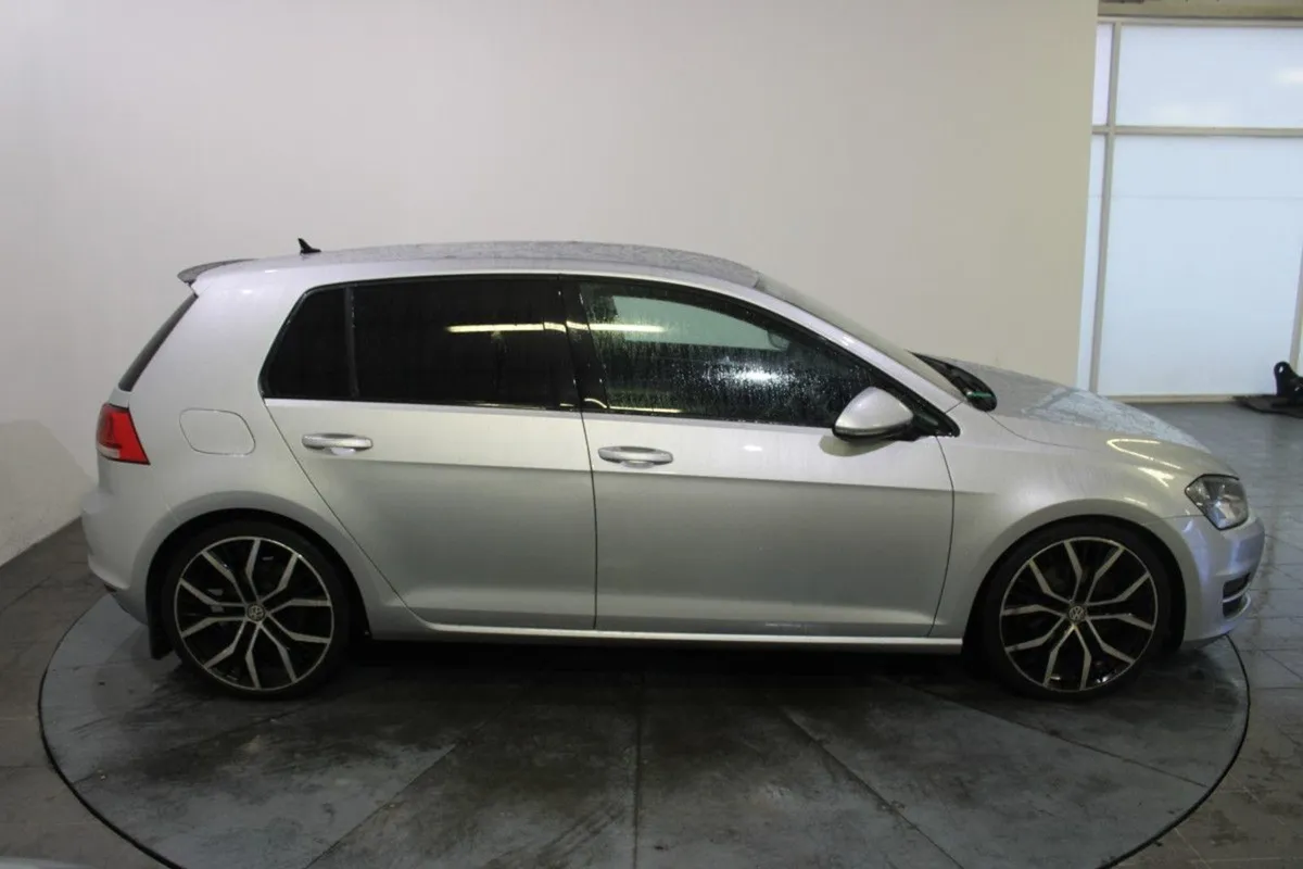 Volkswagen Golf 1.6 TDI 5DR 110HP Highline - Image 3