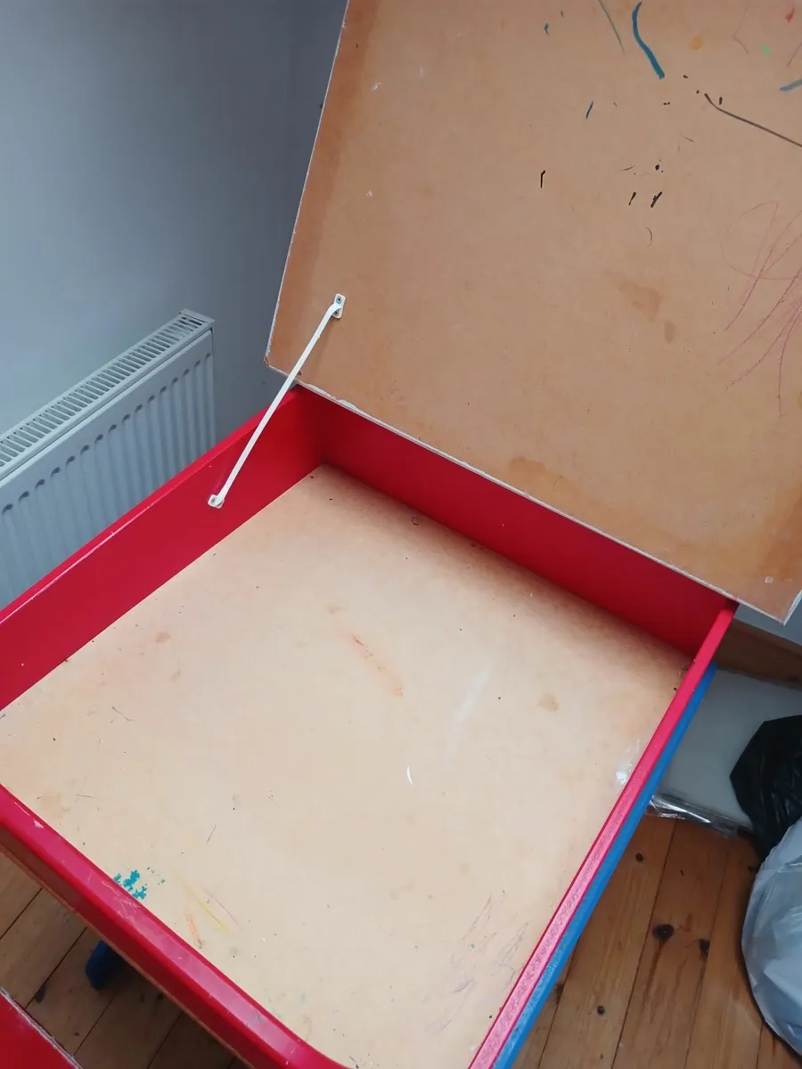 Children's desk - Image 4