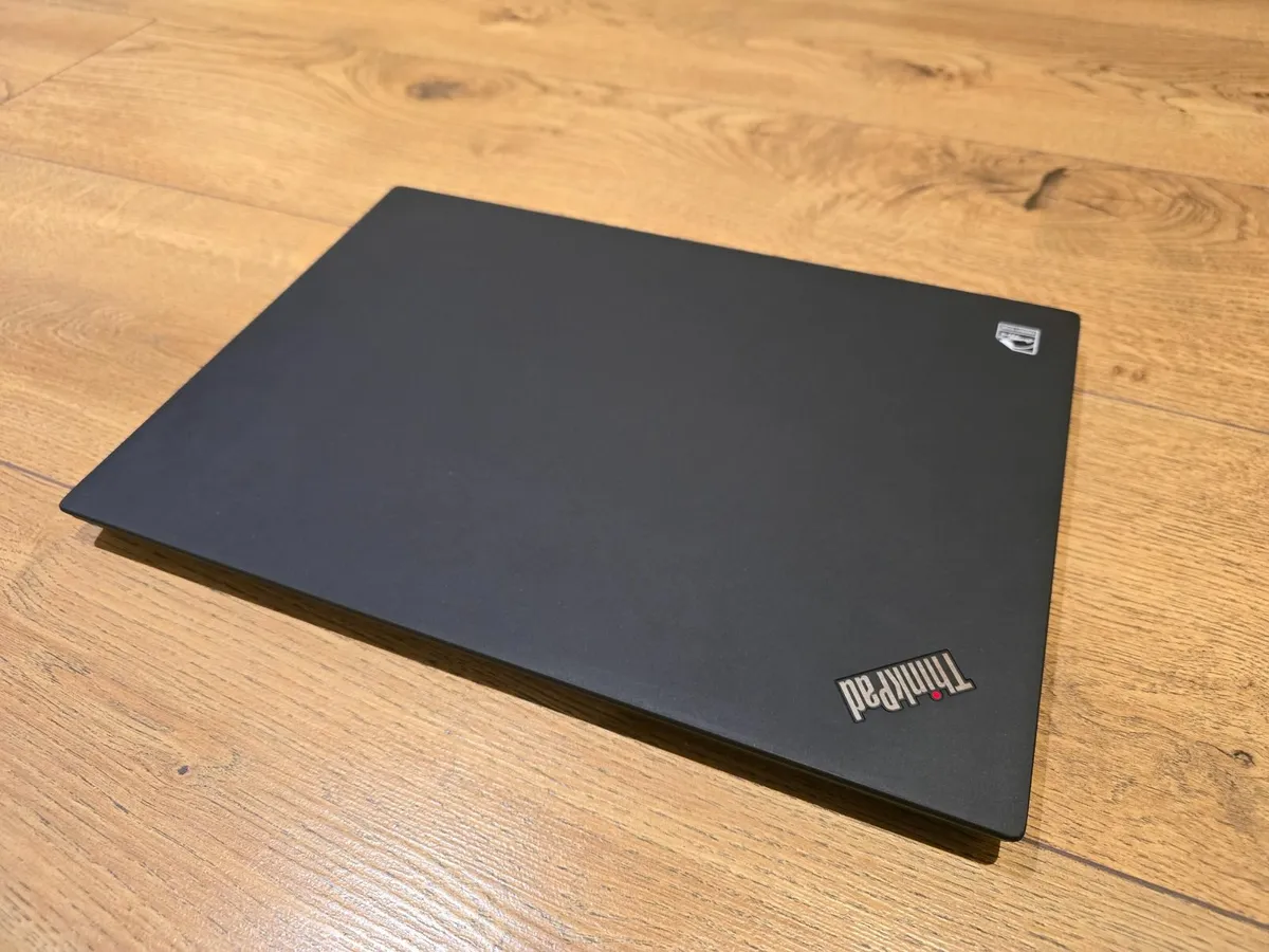 Lenovo ThinkPad P14 - Image 1