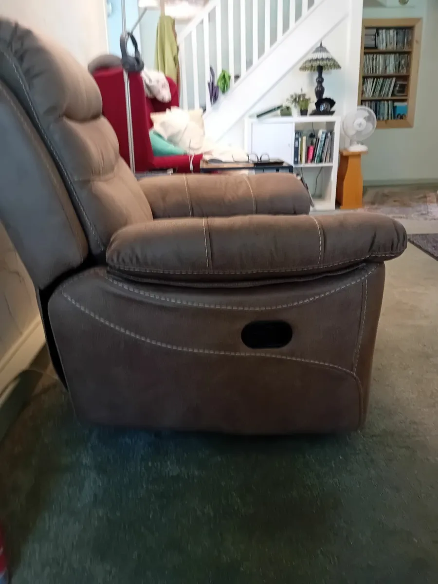 Manual reclining armchair - Image 1