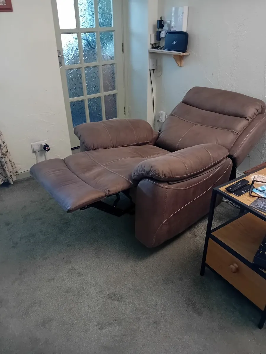 Manual reclining armchair - Image 2