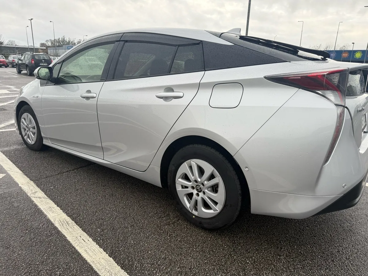 Toyota Prius - Image 4