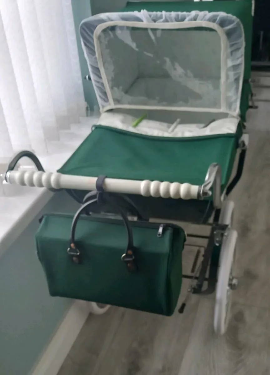 Silver Cross pram - Image 1