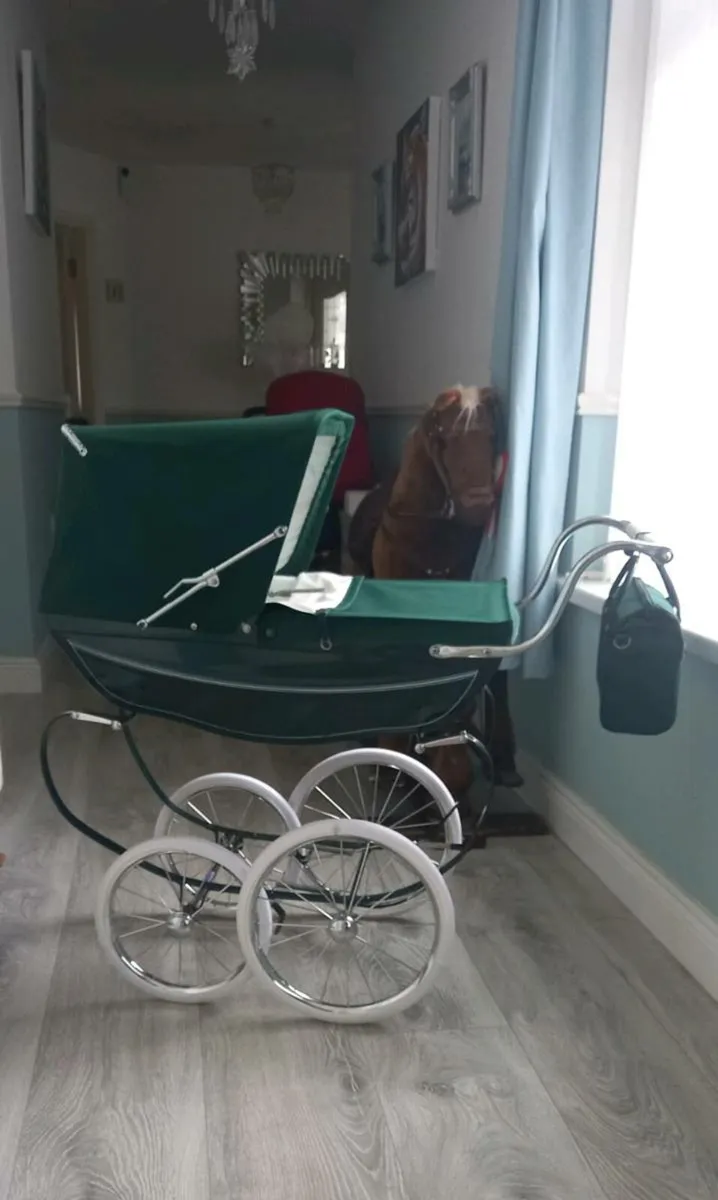 Silver Cross pram - Image 2