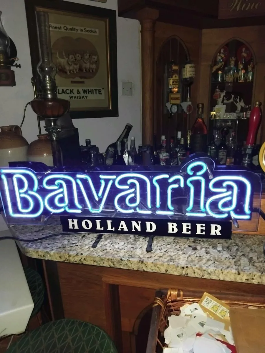 Neon pub sign - Image 1