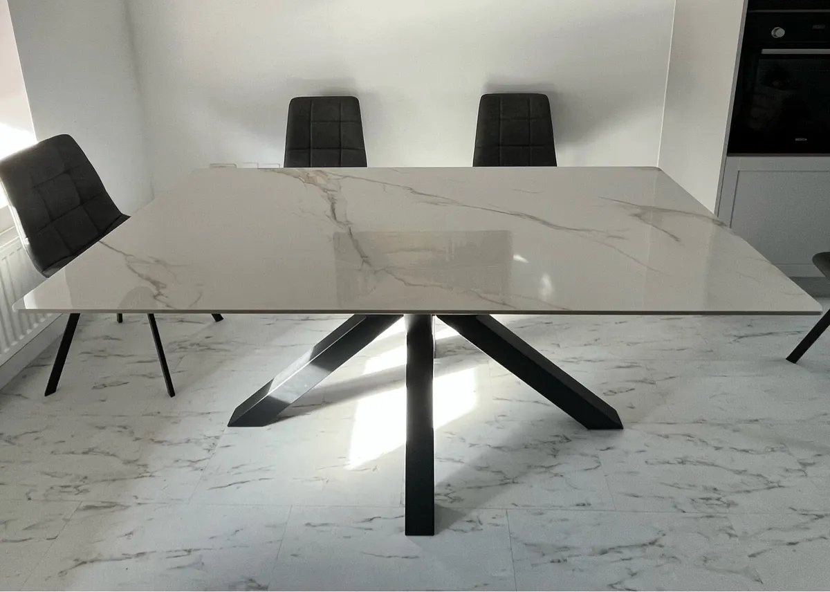 Dining table set - Image 1