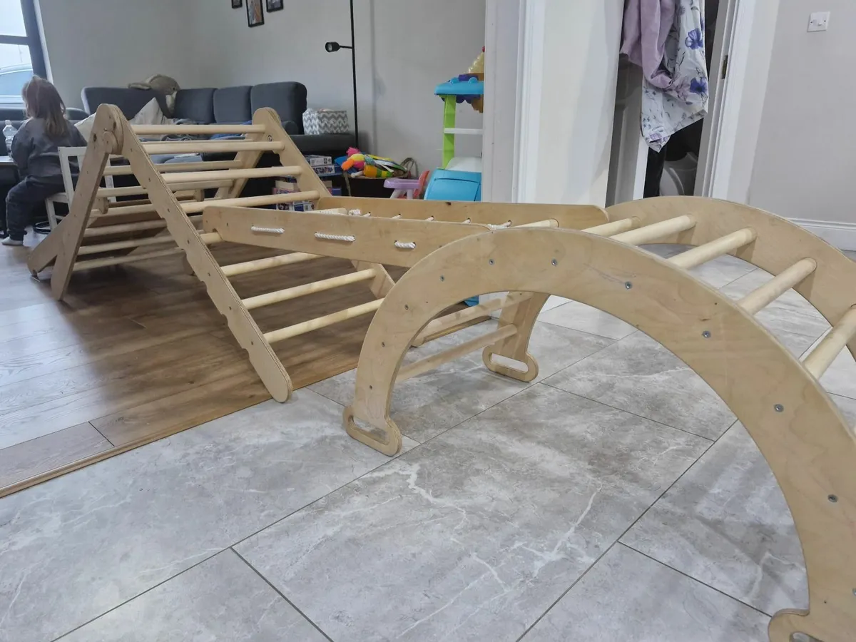 Climbing frame - Image 1