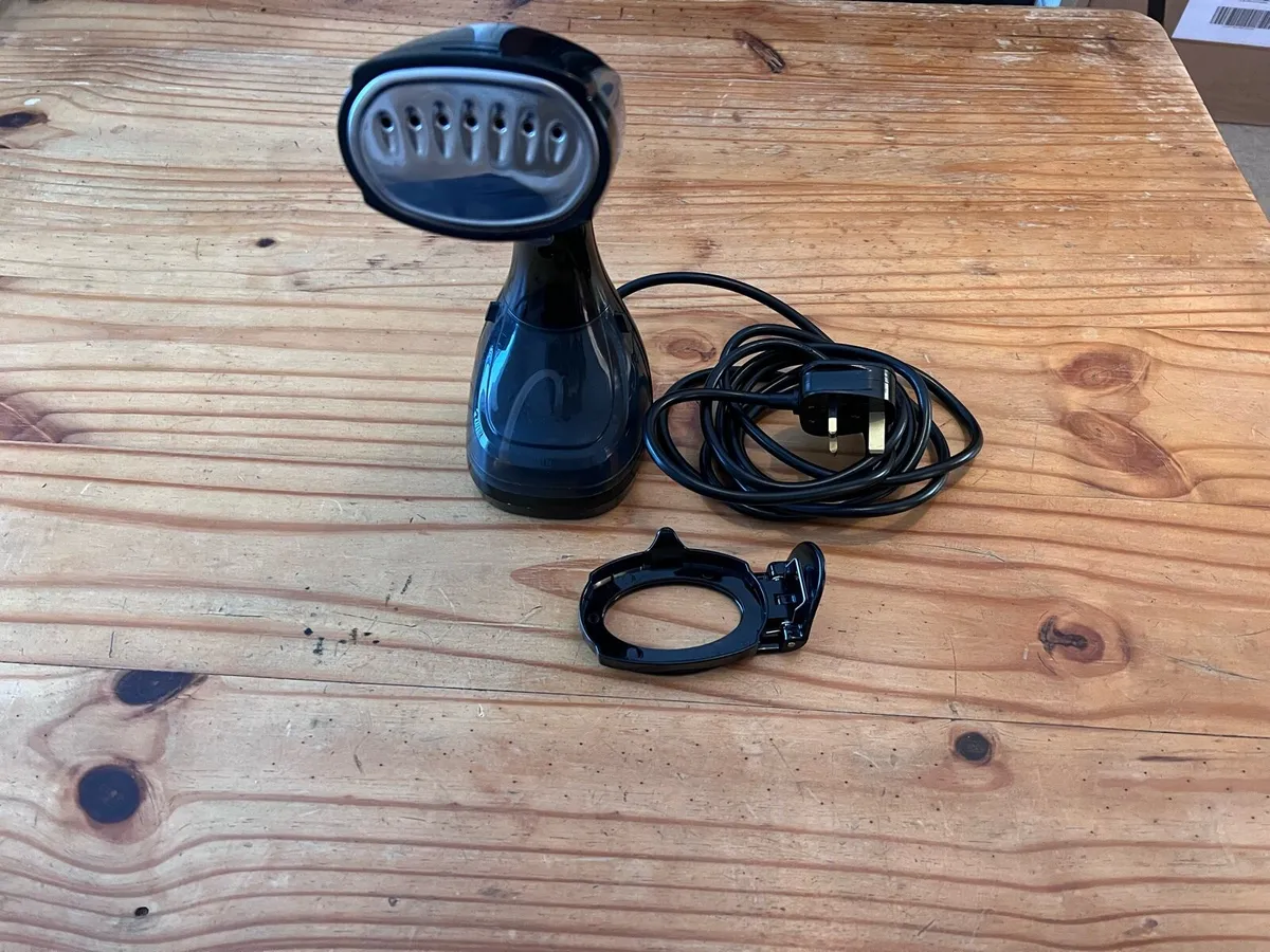 Handheld Clothes Steamer – Great Condition - Image 1