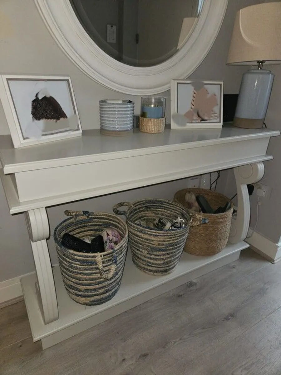 Console table - Image 1