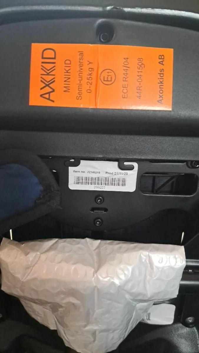 Childs Car Seat - Axkid Minikid 2 - Image 3