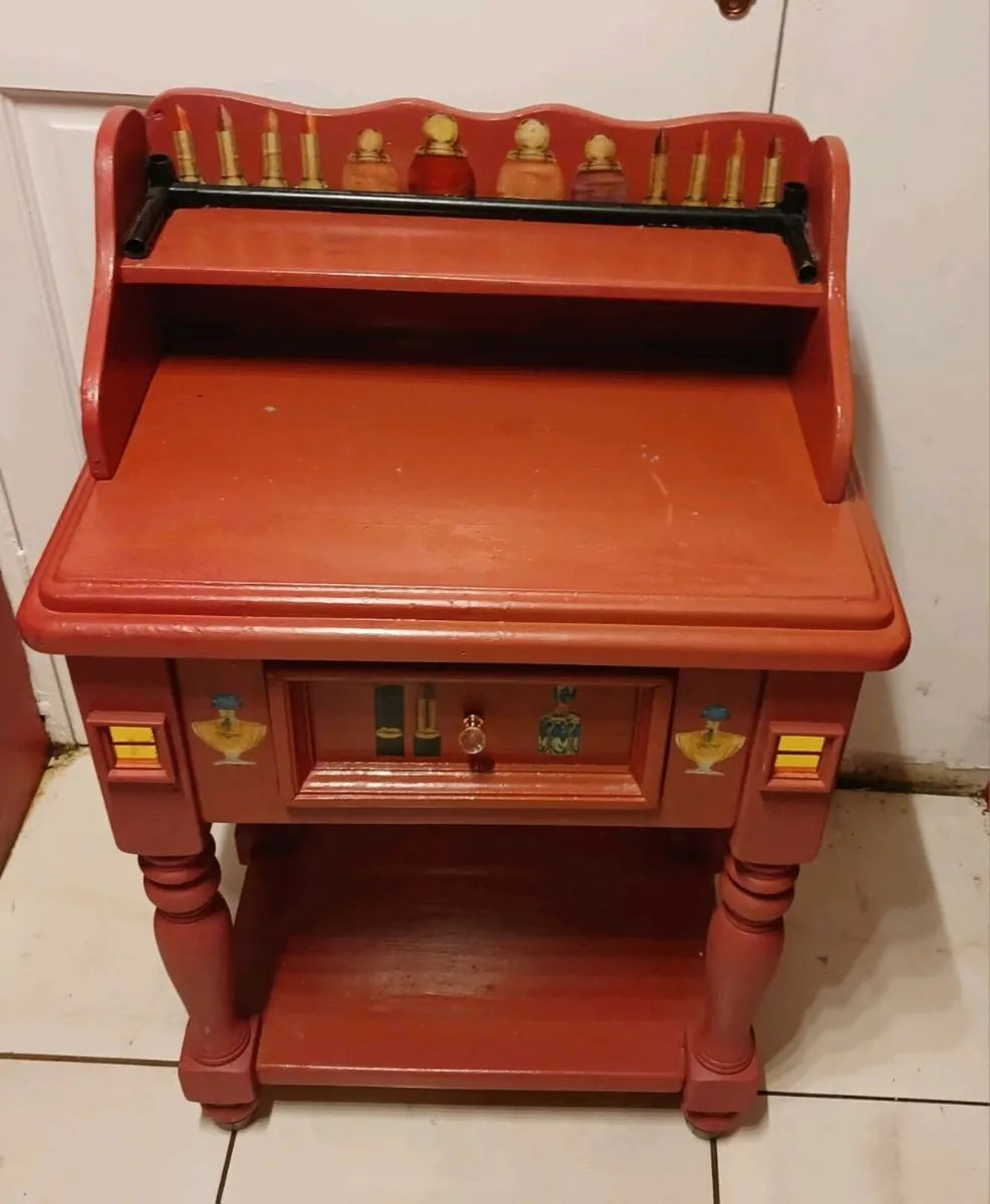 Girls beauty table - Image 1