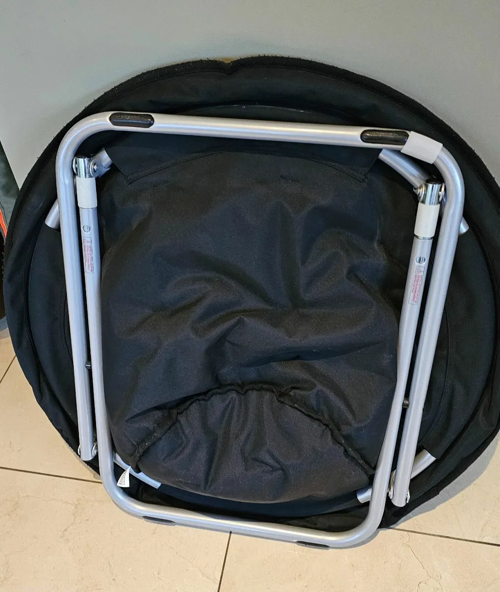 Foldable solid chair - Image 2