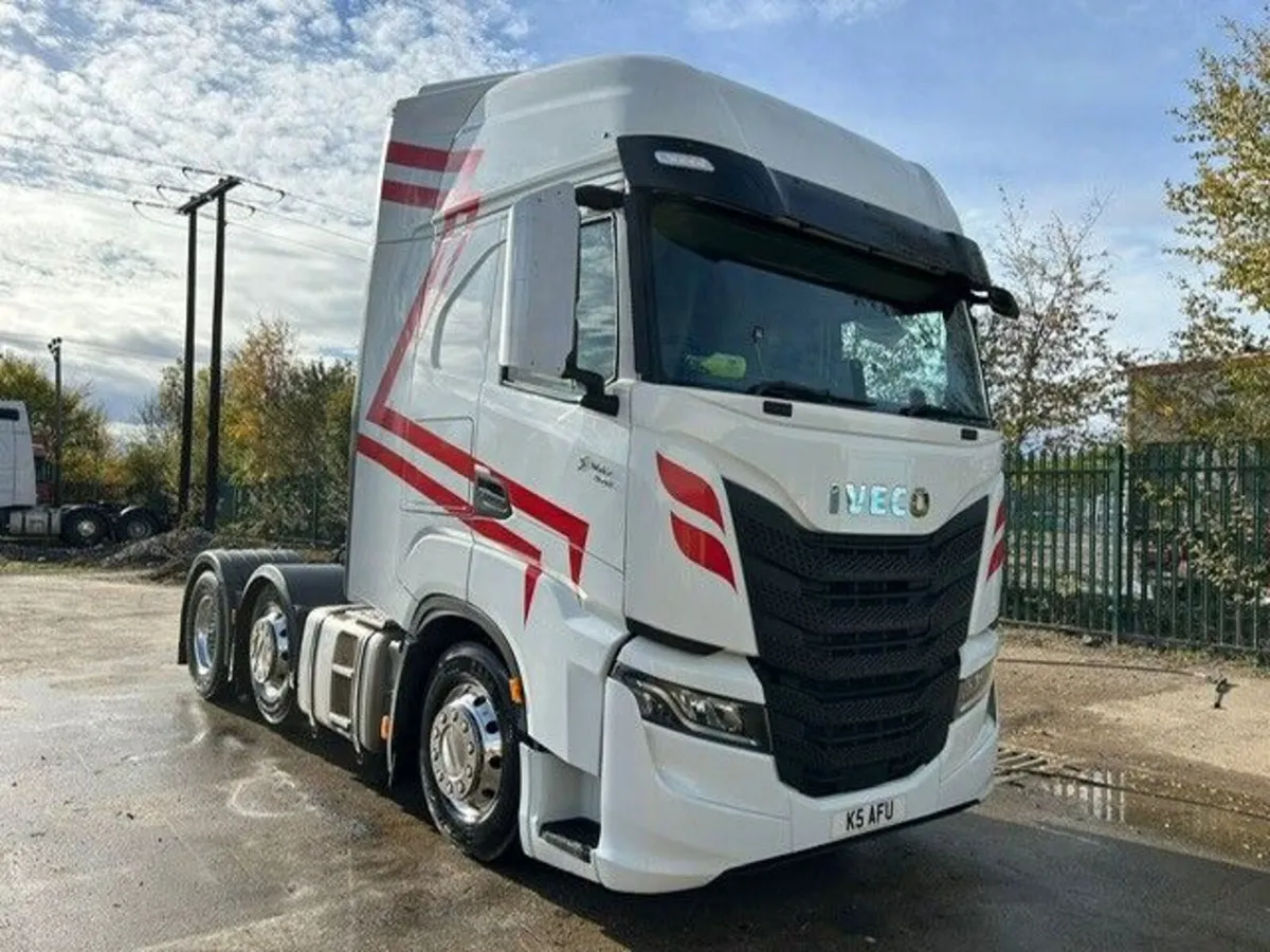 2023 Iveco S-Way 570 6x2 Midlift - Image 1