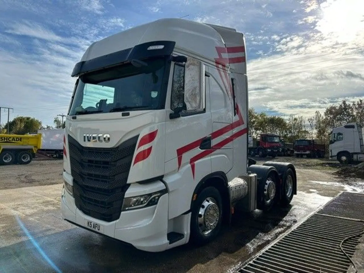 2023 Iveco S-Way 570 6x2 Midlift - Image 4