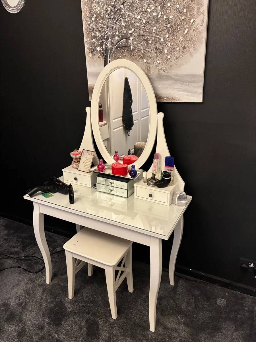 Beauty desk - Image 2