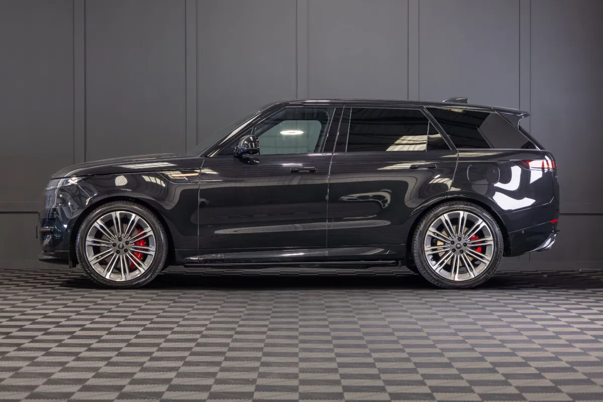 2024 Range Rover Sport P460e Dynamic SE - Image 3