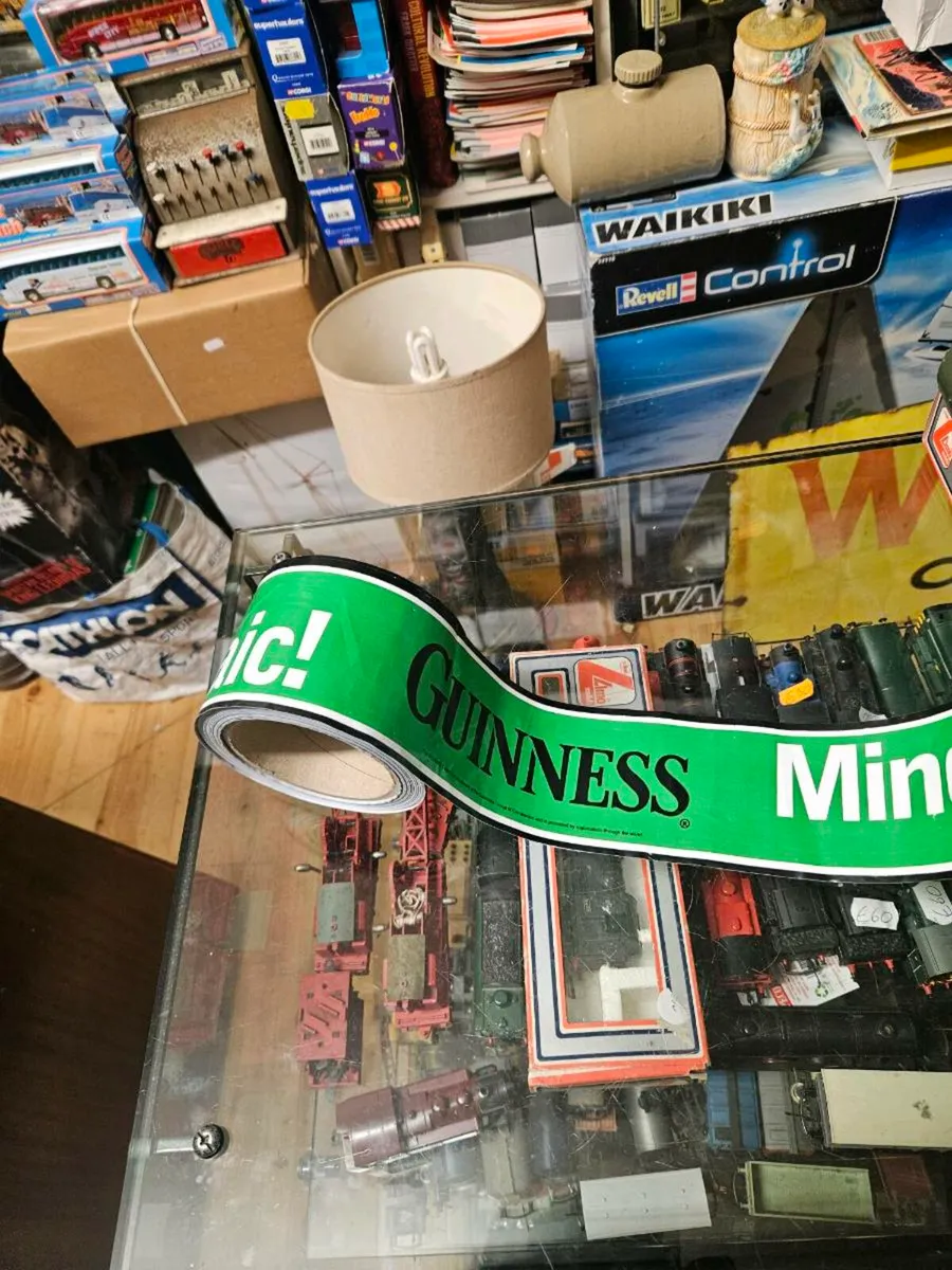 Guinness Bunting - Image 1