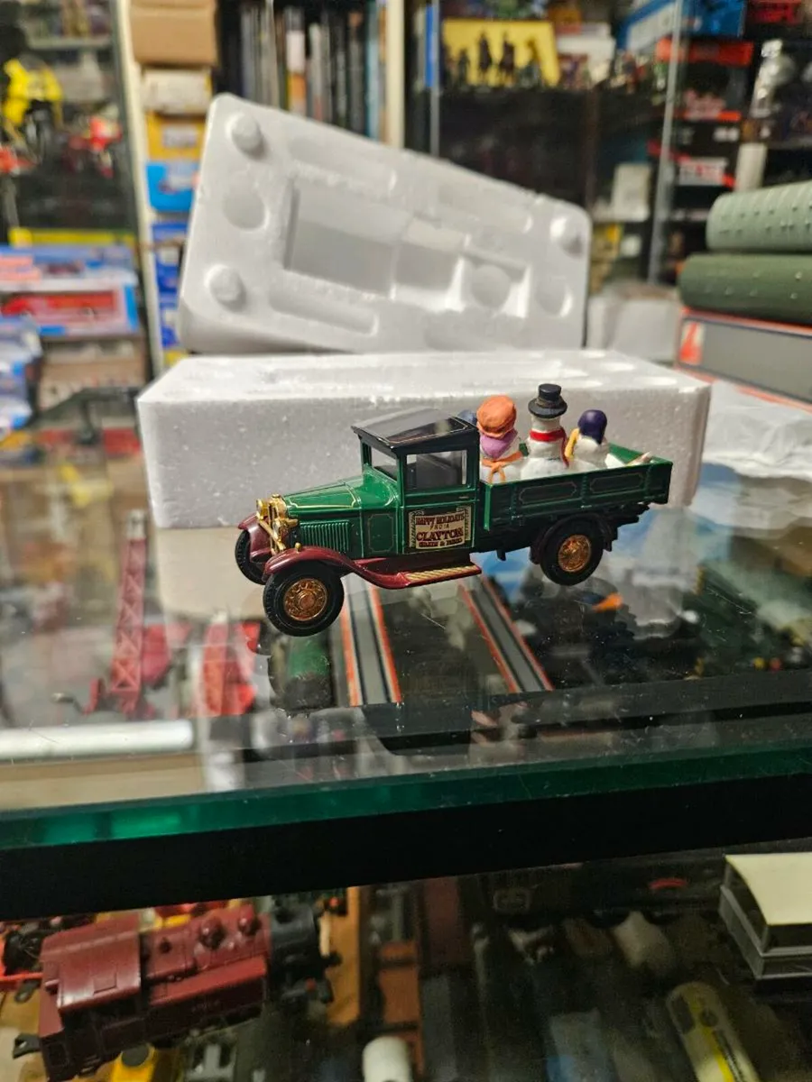 Matchbox Yesteryear Snowman Parade Truck - Image 2