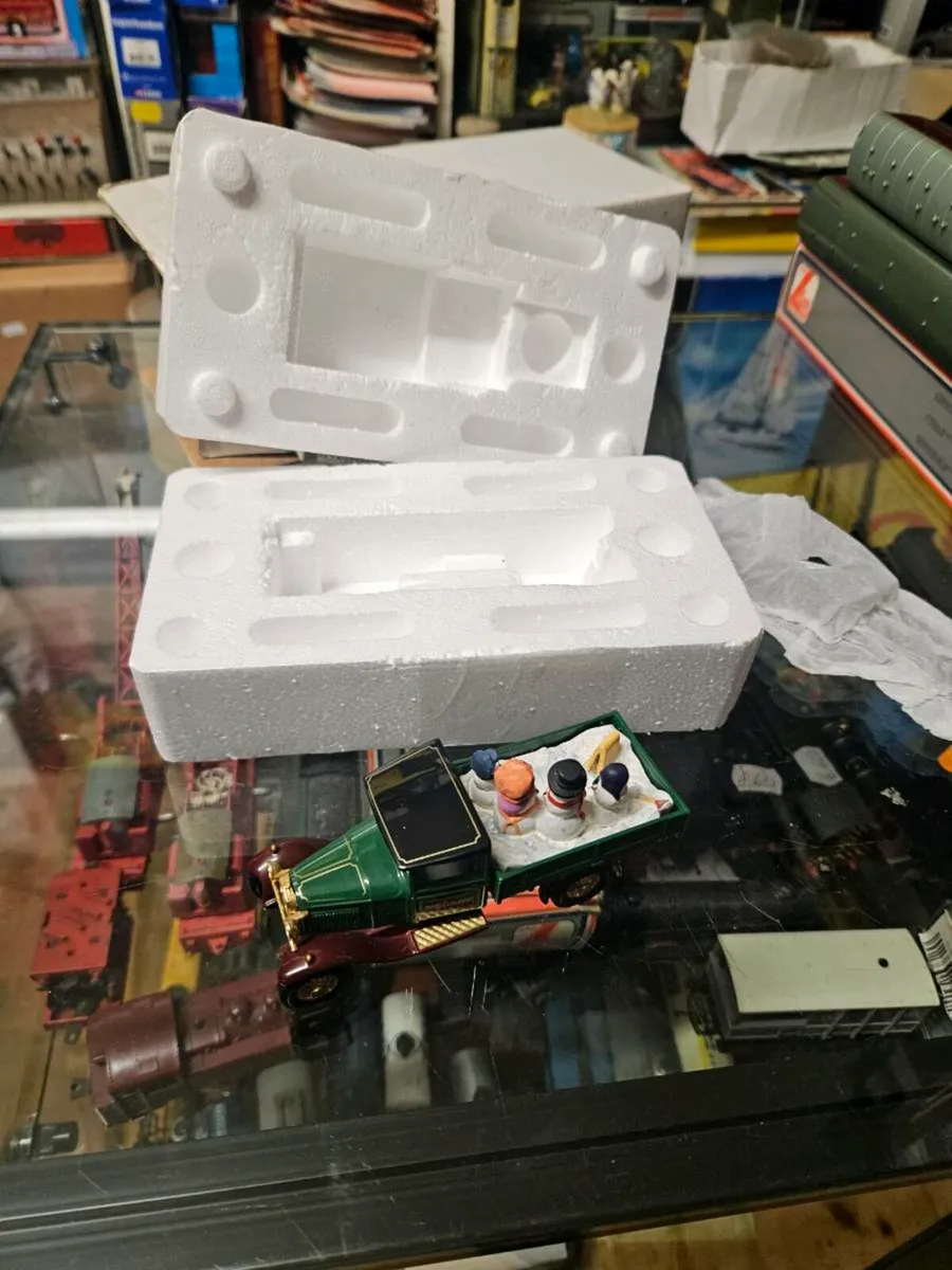 Matchbox Yesteryear Snowman Parade Truck - Image 3