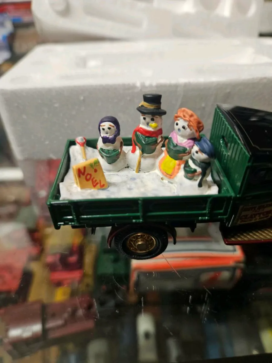 Matchbox Yesteryear Snowman Parade Truck - Image 4