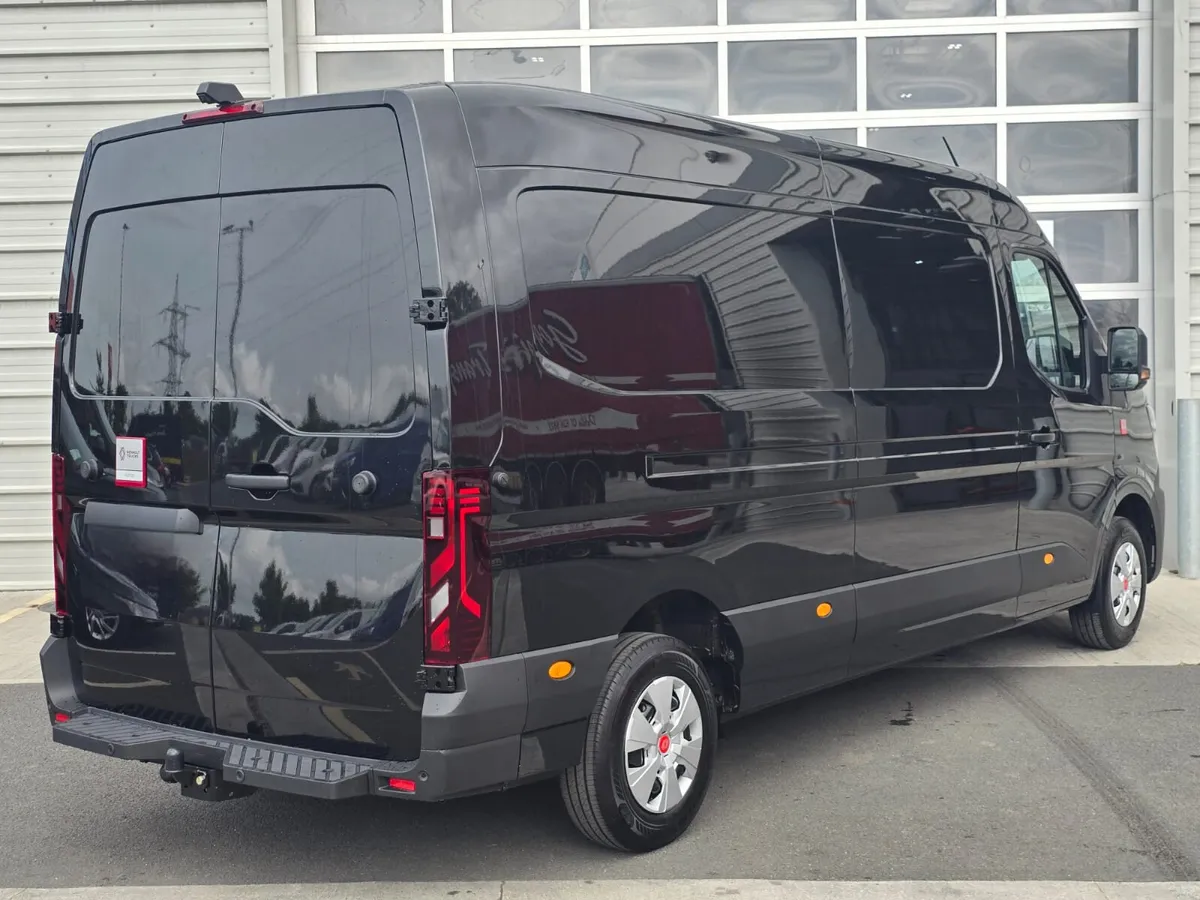 Master Red Edition L3H2 170BHP Auto - Image 4