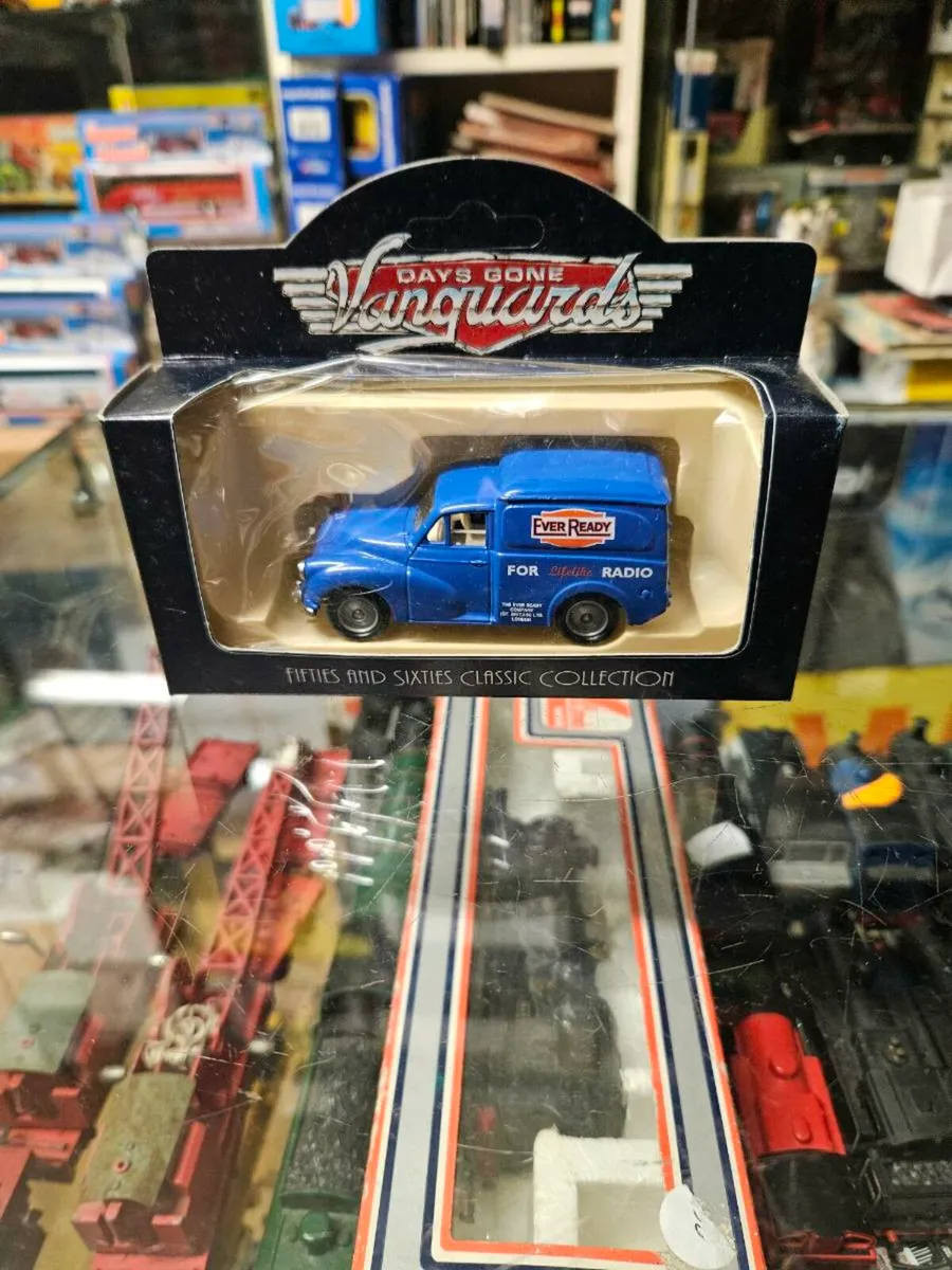 Corgi Vanguards Morris Minor Ever Ready Van - Image 1
