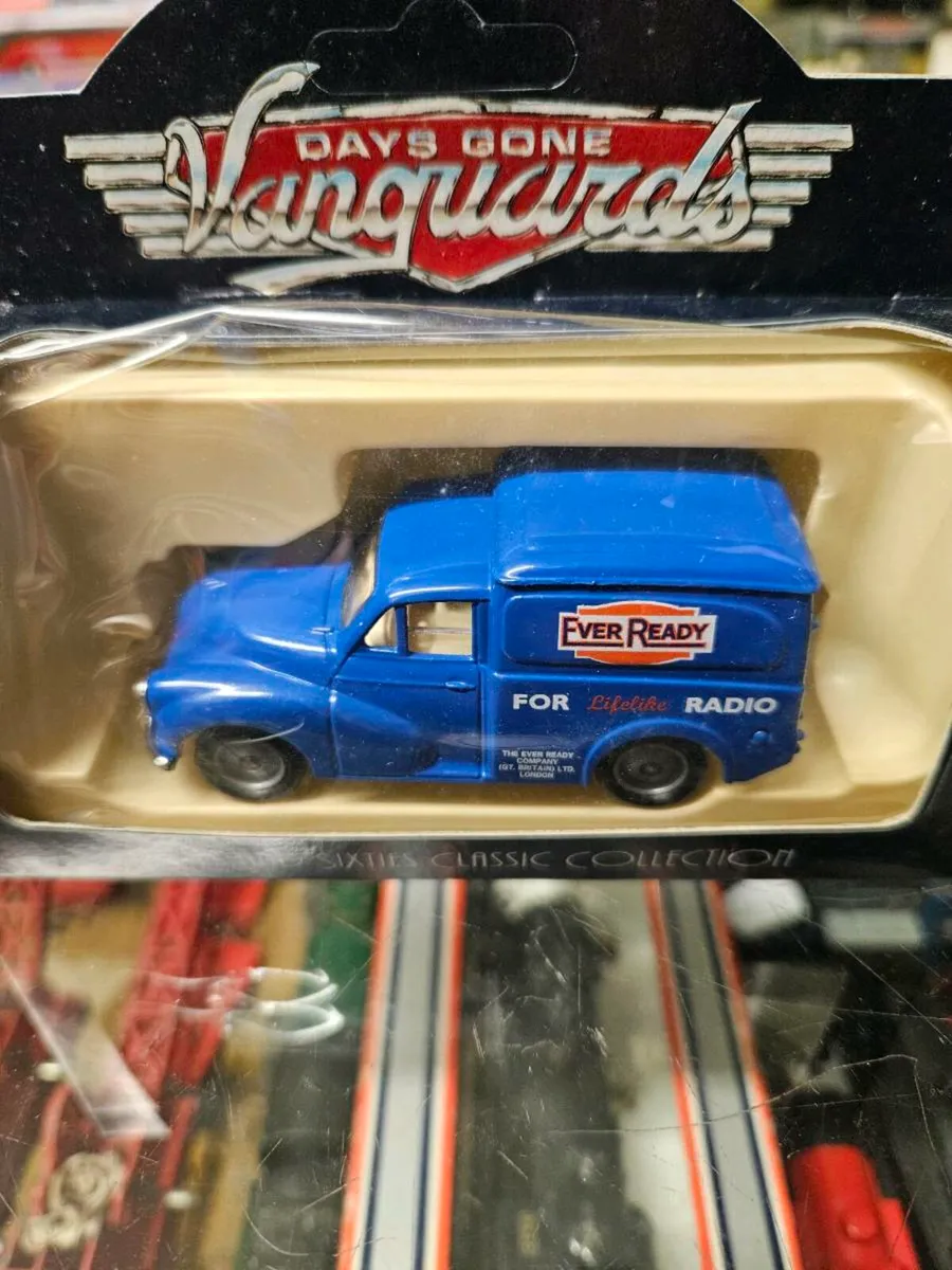 Corgi Vanguards Morris Minor Ever Ready Van - Image 2