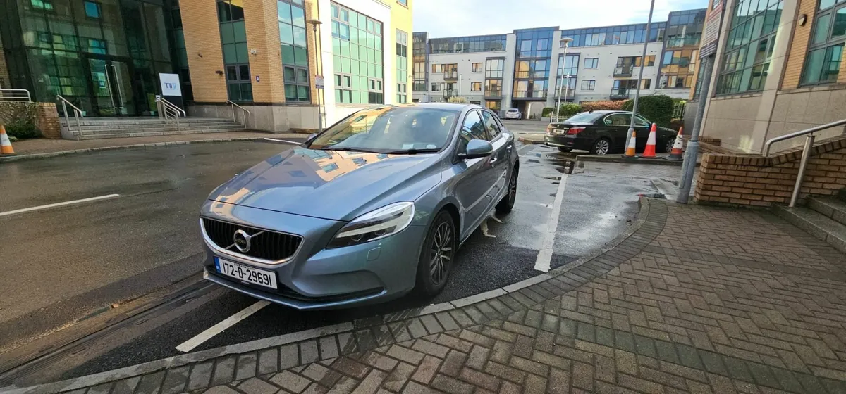 Volvo V40 D2 MOMENTUM - Image 2