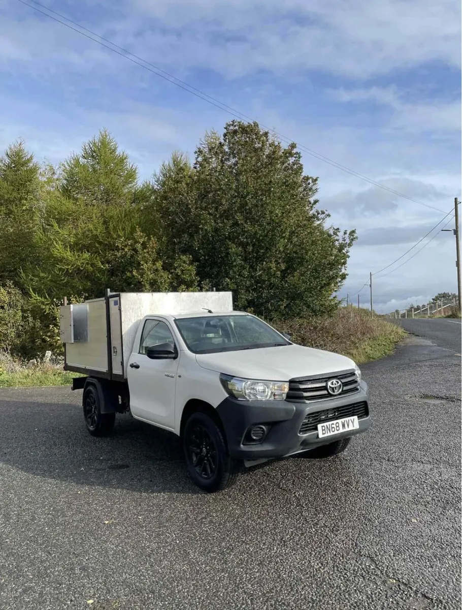 Toyota Hilux tipper - Image 1