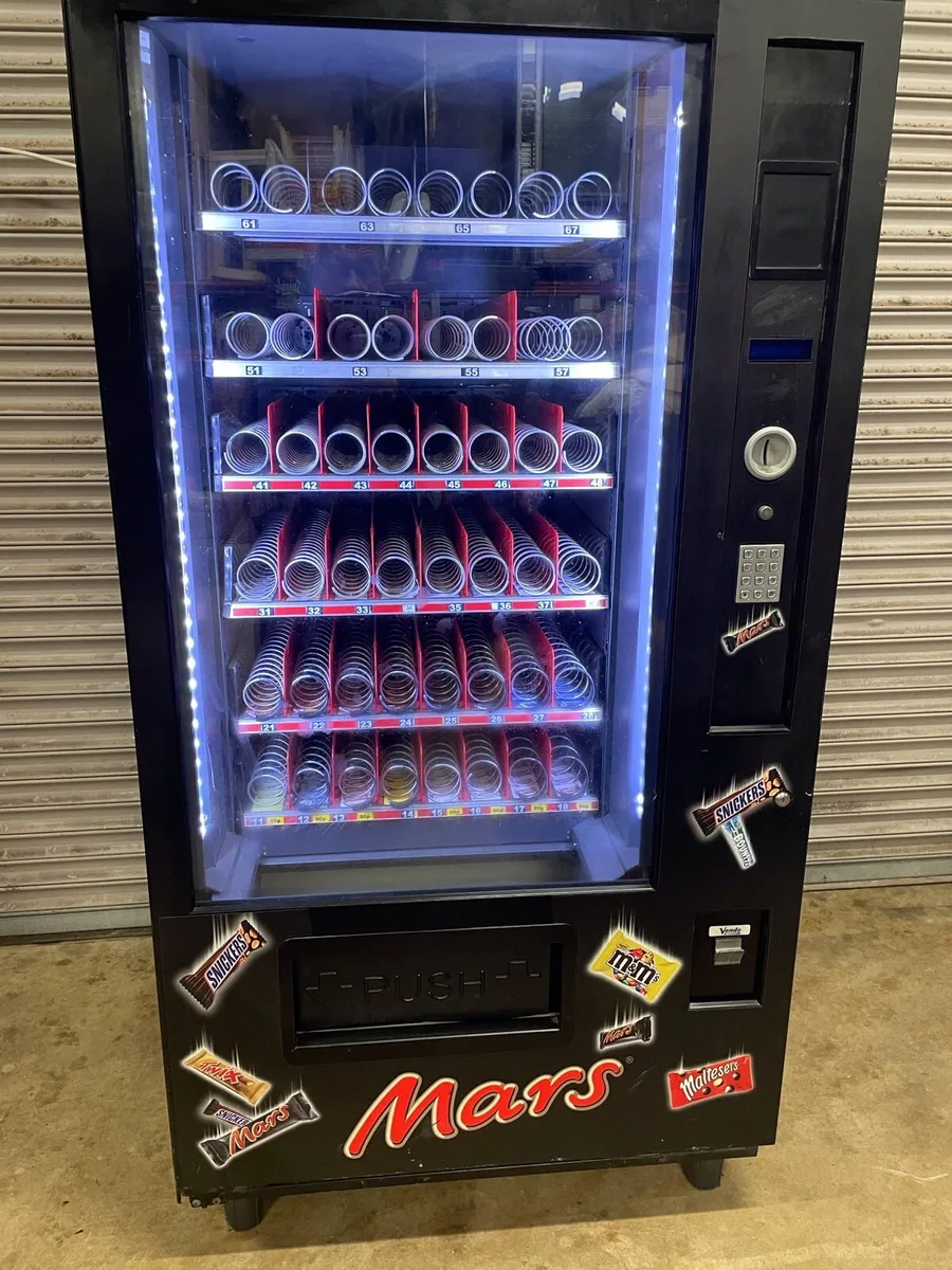 Snack vending machine - Image 1