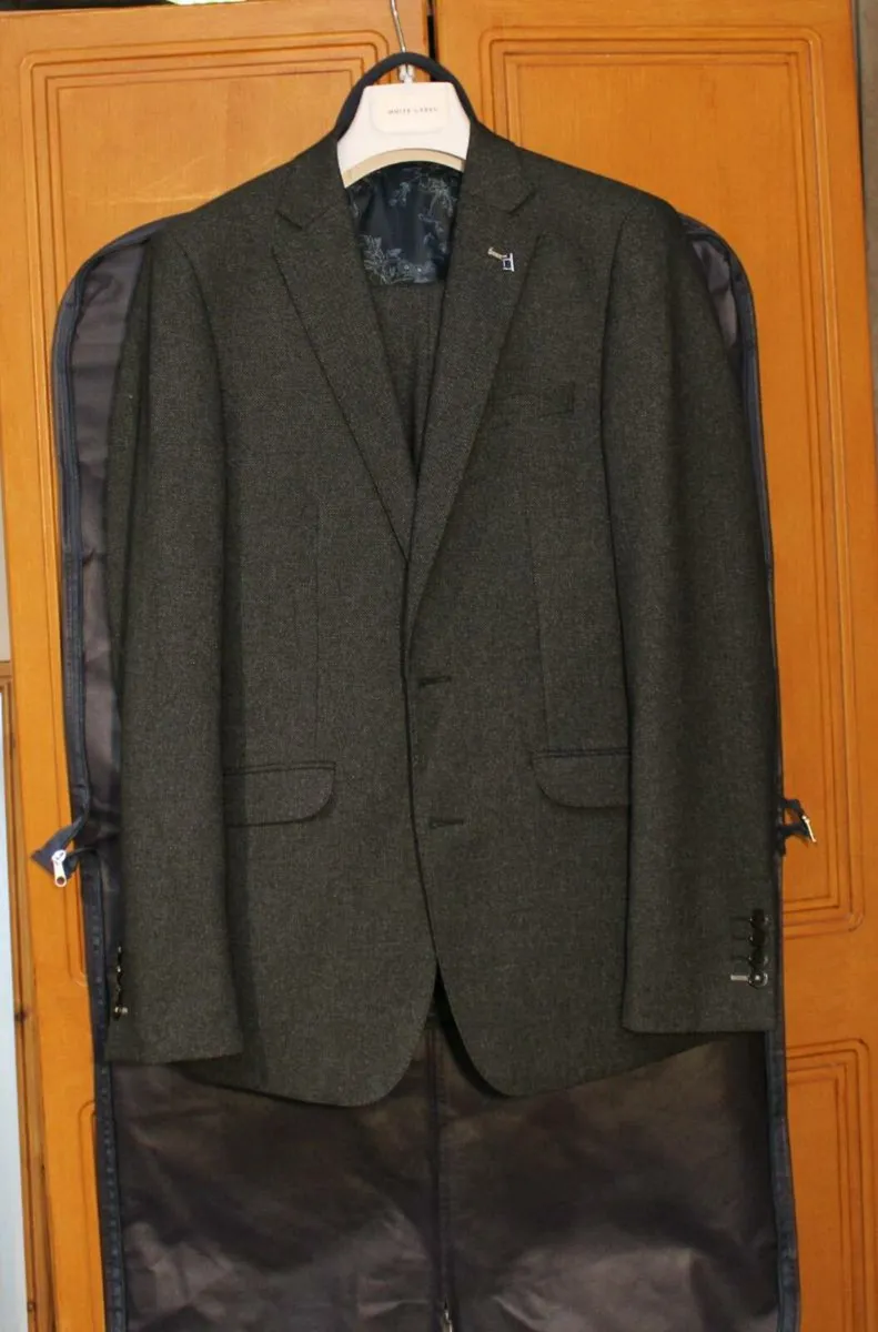 White Label Jasper 3-piece suit - Image 1