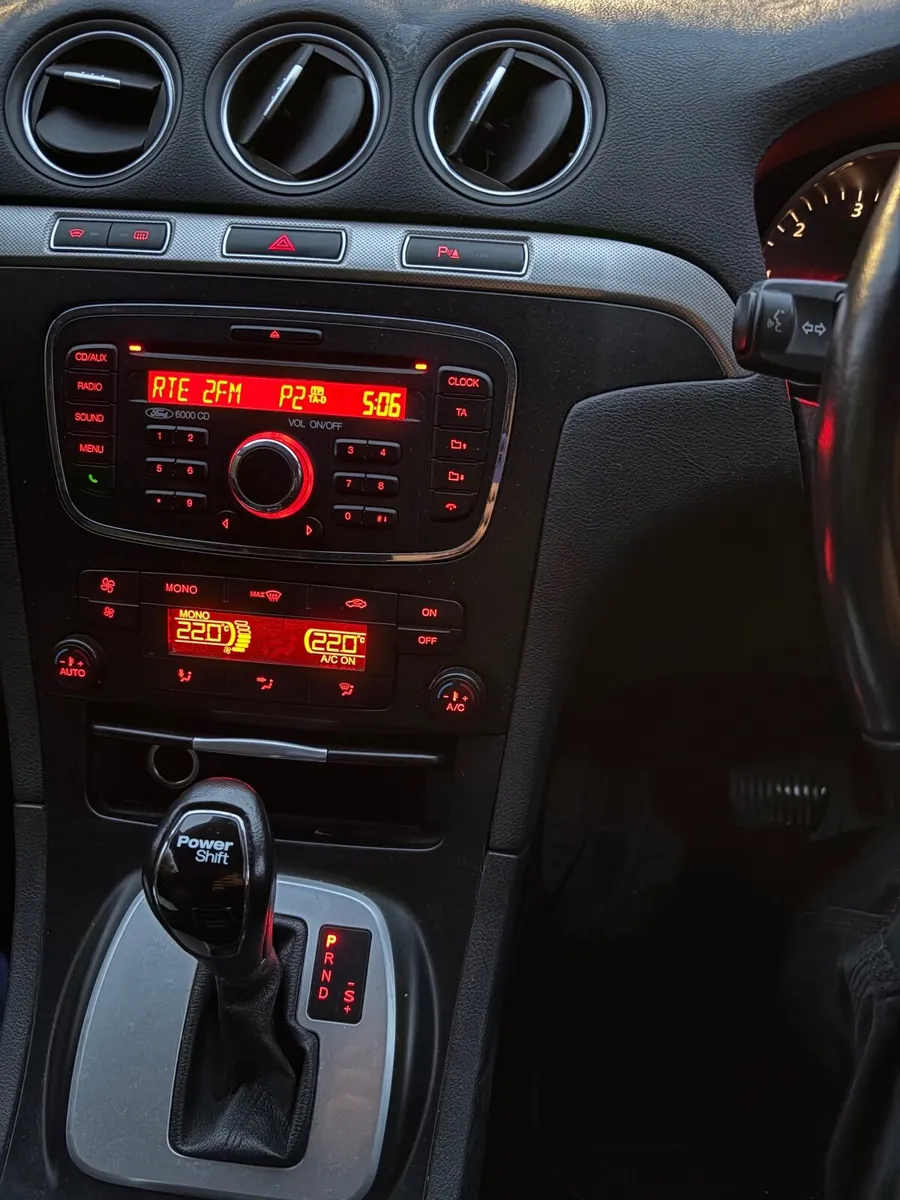 Ford Galaxy 2013 - Image 2