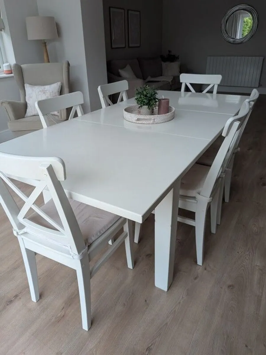 Dining table and chairs - Image 1