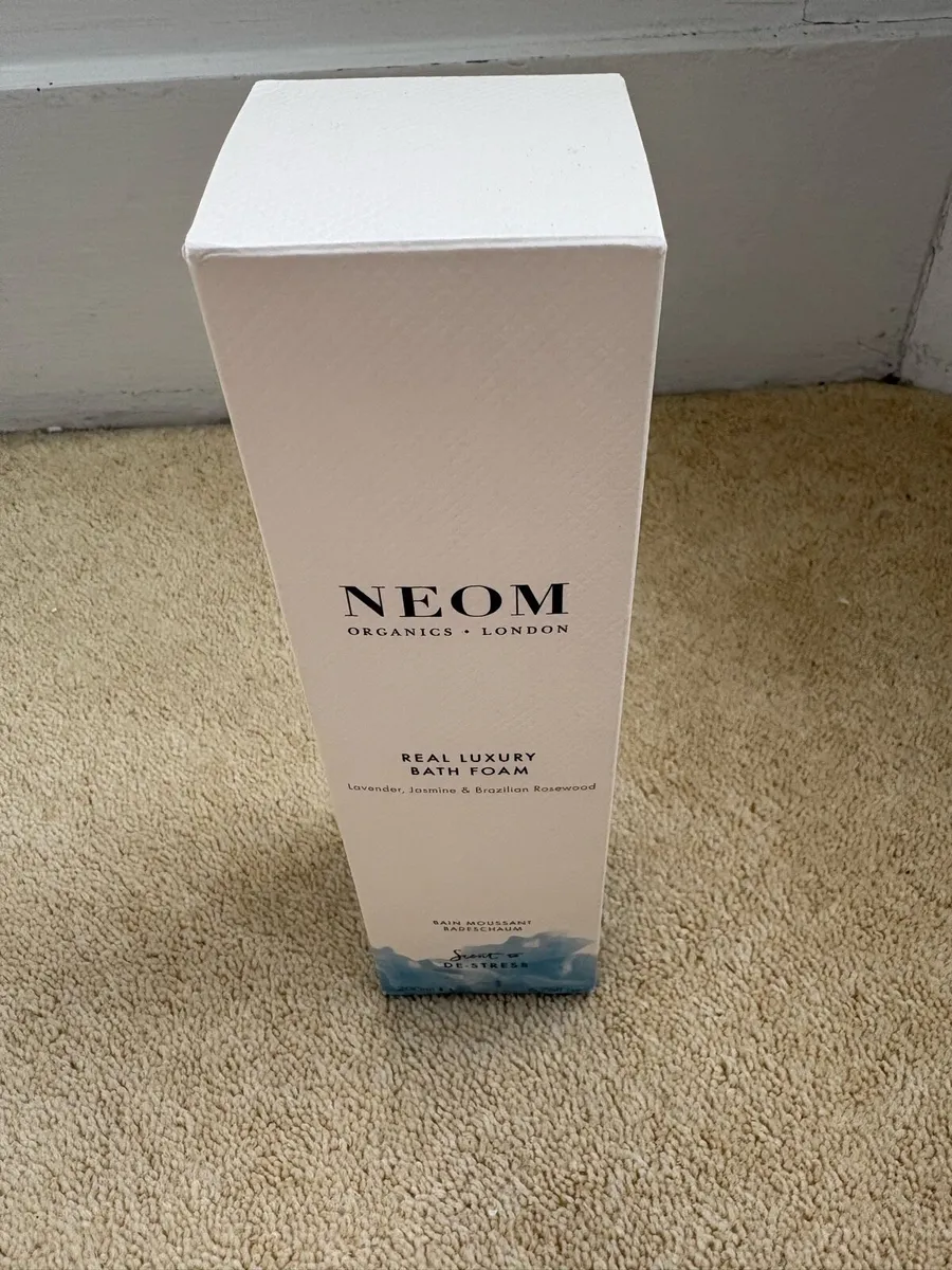 Neom Real Luxury Bath Foam: Scent to de-stress - Image 1