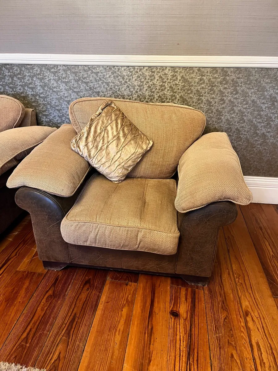 Suite of Furniture - Image 4