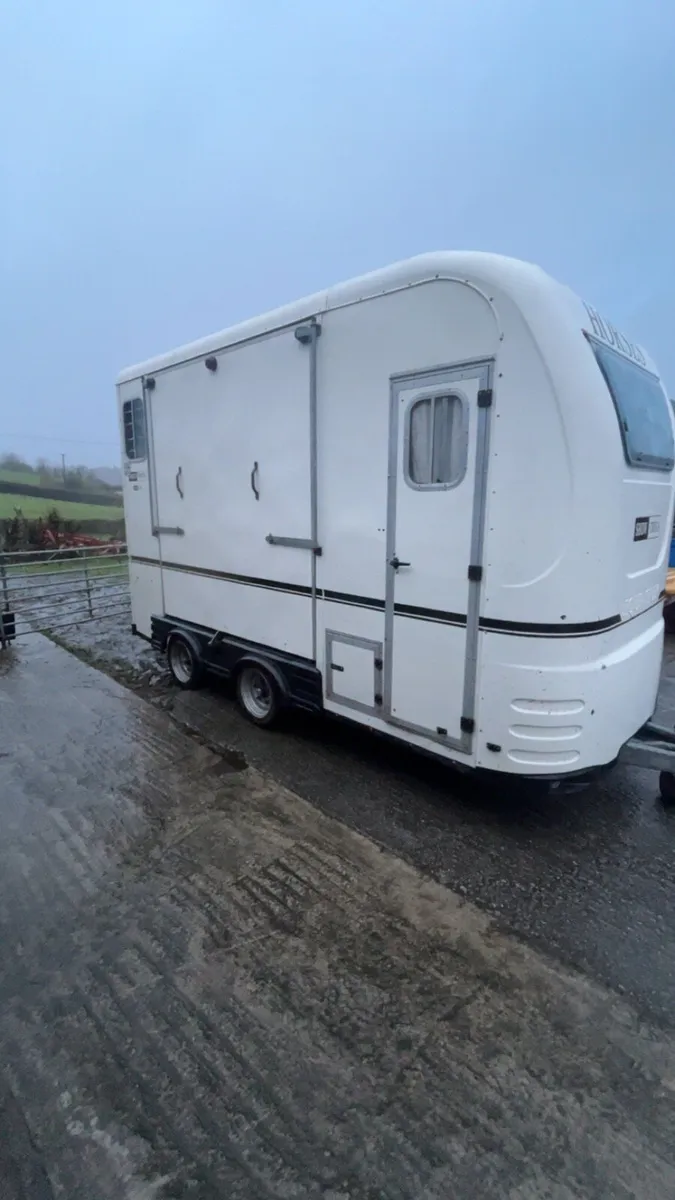 Horse trailer - Image 1