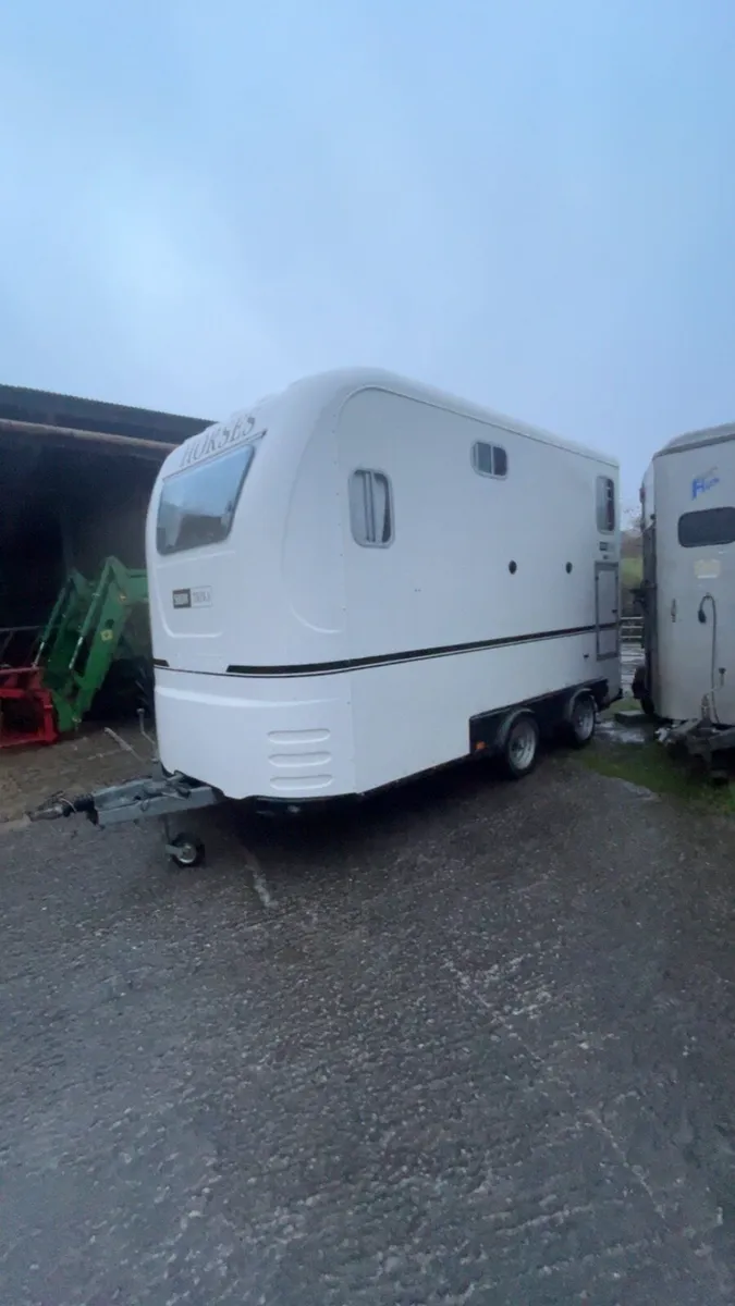 Horse trailer - Image 2