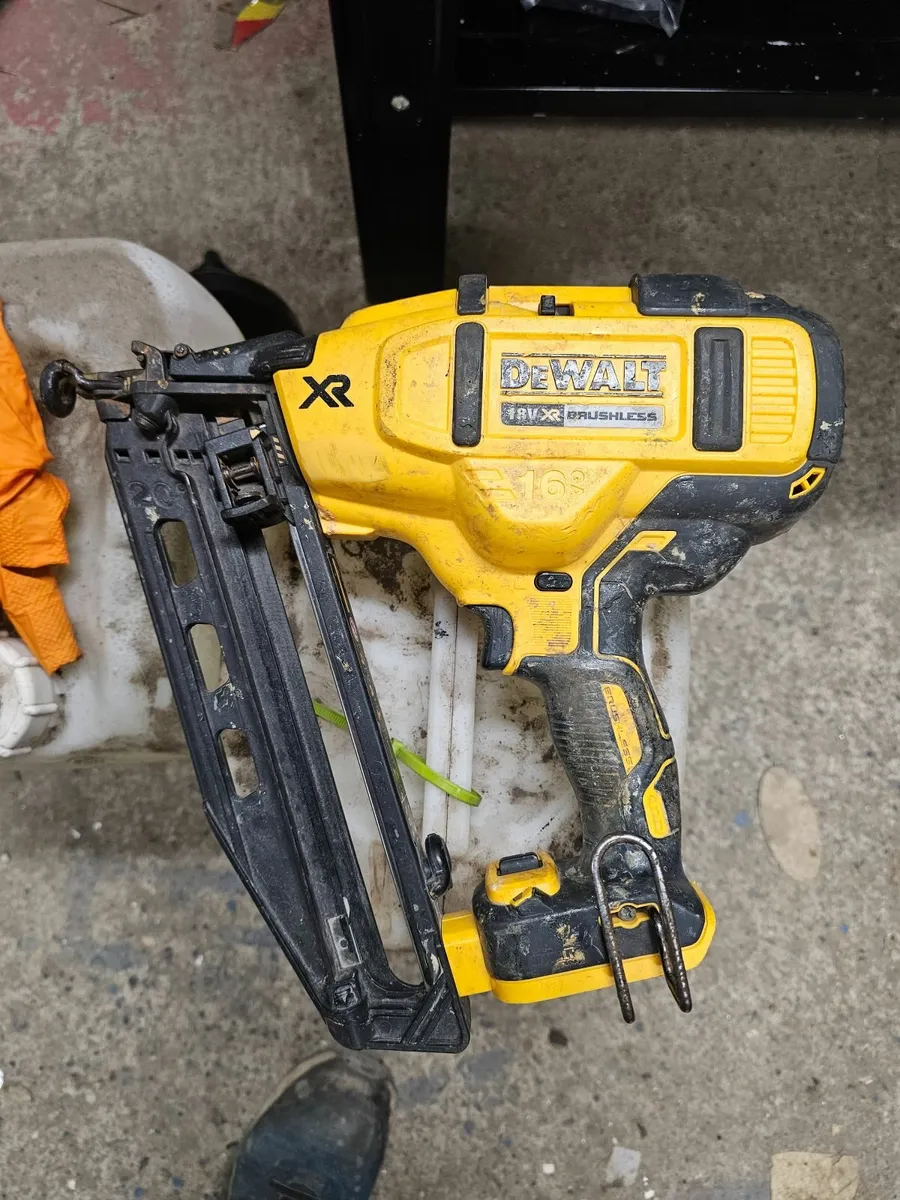 Dewalt 2nd fix pinner €280