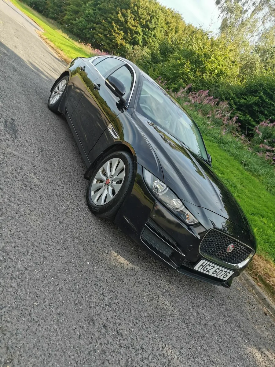 Jaguar XE 2017 - Image 4