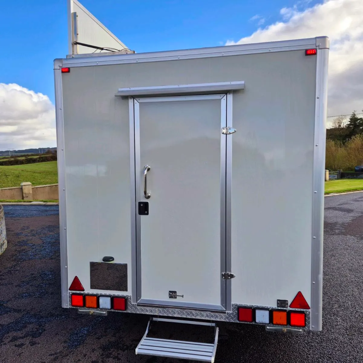 New catering trailer - Image 3